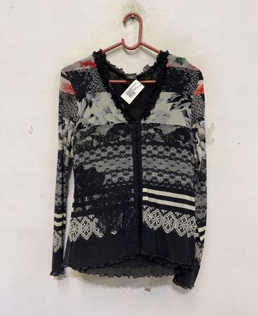 d.b.f. Damen Langarmshirt mit Blumen- und Spitzenmuster