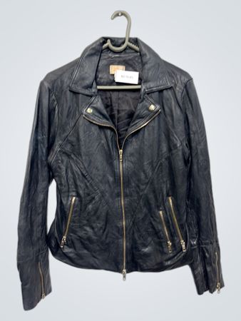 whkmps eigene schwarze Lederjacke