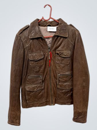 Braune Lederjacke mit NJ-9812-Etikett