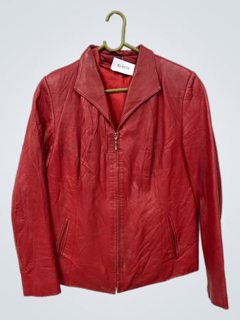 Rote Lederjacke