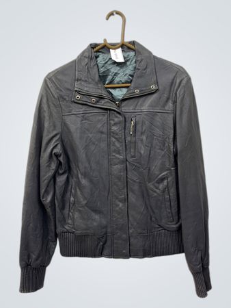 Graue Lederjacke