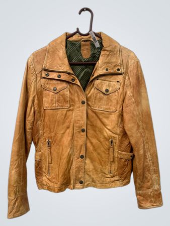 Braune Lederjacke mit Taschen