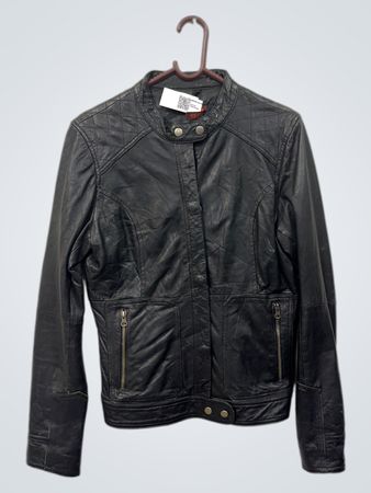 REVIEW Schwarze Lederjacke