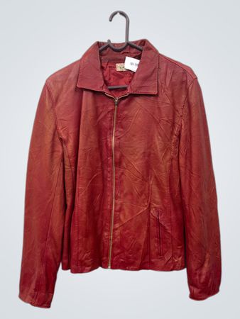 Rote Lederjacke