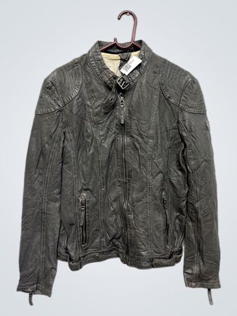 Schwarze Leder-Bikerjacke