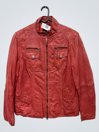 Rote Lederjacke