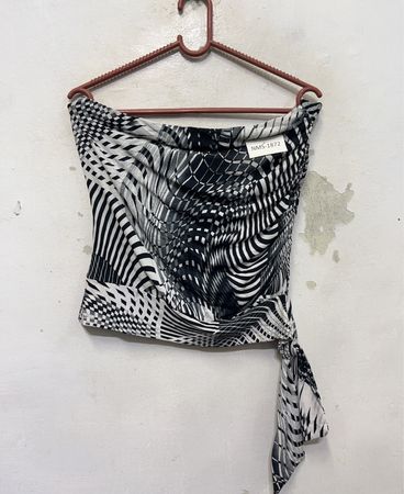 mk One Schwarz-weiß gemustertes Bandeau-Top mit Schnürung