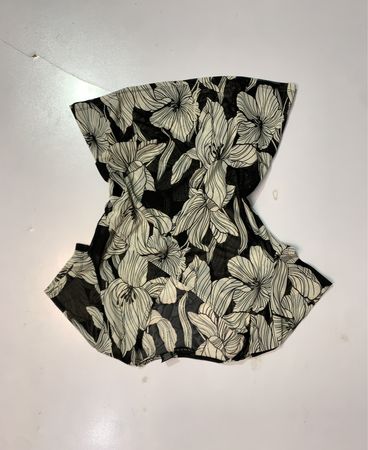 Tahari Haut à Imprimé Floral Noir et Blanc