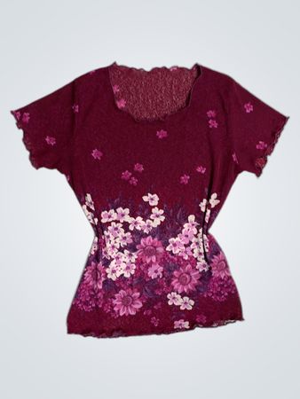 Top mit bordeauxfarbenem Blumenmuster