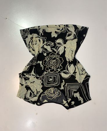 Schwarz und cremefarbener Blumenmuster-Oberteil