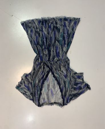 Durchsichtiges Federprint trägerloses Kleid