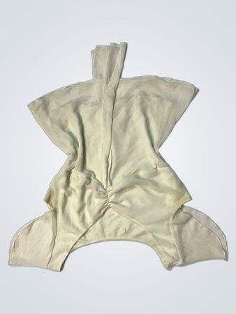 Cremefarbenes Kleidungsstück
