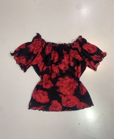 Schwarzes und rotes Blumendruck-Oberteil