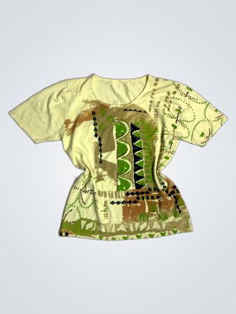 Gelbes T-Shirt mit abstraktem Druck