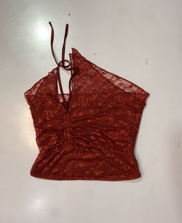Top halter en dentelle rouge