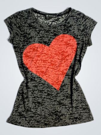 INC International Concepts Graphic Herz T‑Shirt