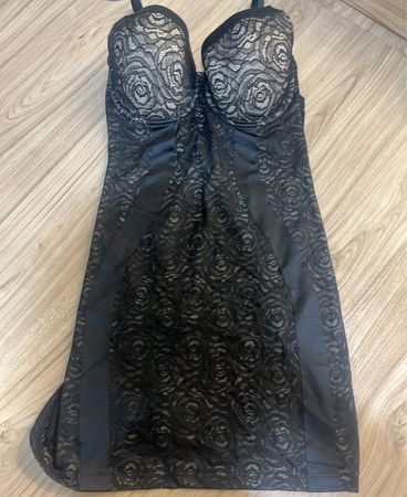 M&S Schwarzer Spitzen-Corsagen-BH 38DD