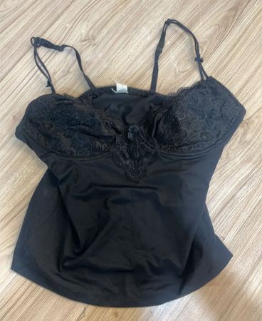 evie 38C Spitzen-Camisole mit schwarzer Borte
