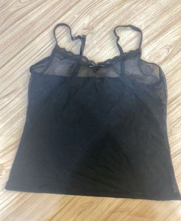 Schwarzes Spitzencamisole