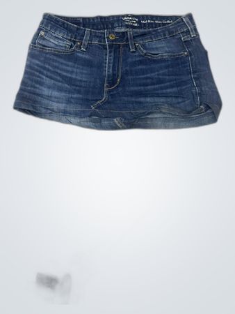Levi's Signature Mid-Rise Slim Cuffed Denim Skirt