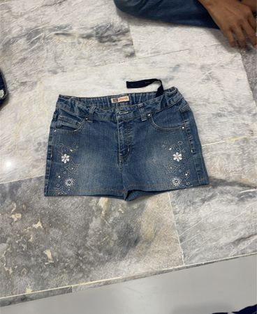 Faded Glory Stretch-Denim-Shorts mit floralem Stickereien
