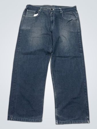 Jean en denim brut avec surpiqûres bleues et poches arrière brodées