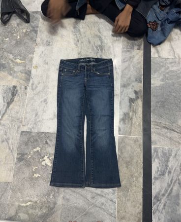 American Eagle Jeans a zampa