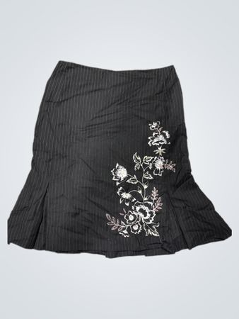 Ann Taylor Loft gestreifter, floral bestickter Rock