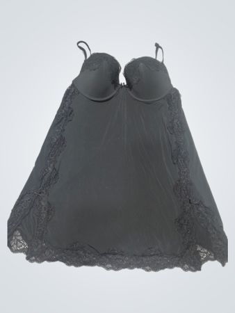 Schwarzes Spitzenbesatz-Unterkleid
