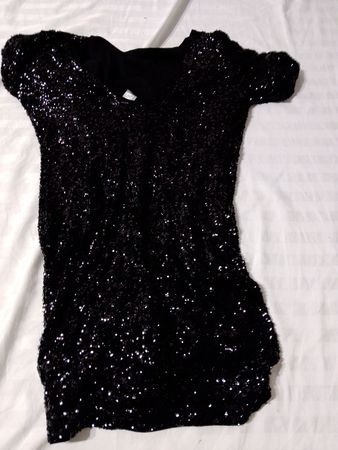 Glitzerndes Kurzarmkleid