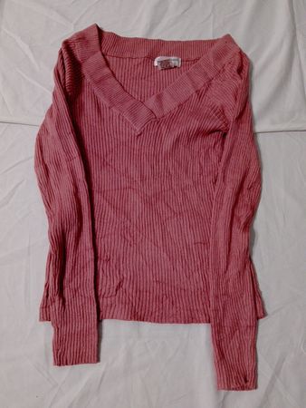 Pull en tricot à col en V Love Cameron