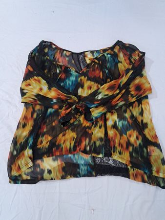 Blusa transparente impresa