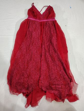 Rotes Spitzenkleid