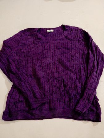 Pull en tricot violet