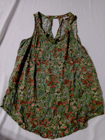 Grünes Blumenshirt