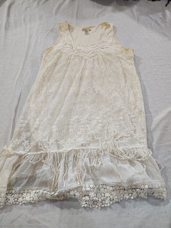 Maxikleid mit weißer Spitze