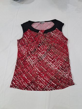 Rote Bluse mit weißen Punkten für Frauen