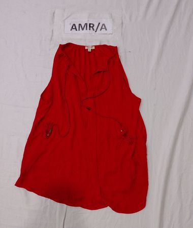 Robe rouge sans manches