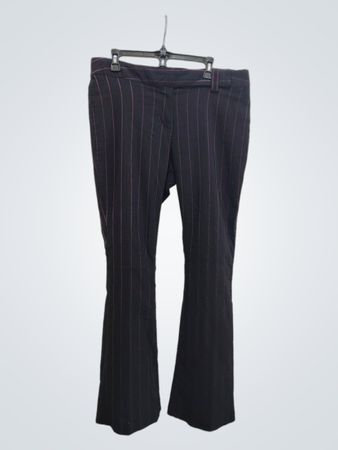 Cuidado con los pantalones de campana de rayas negras