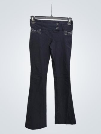Allure Black Flared Pants mit Schleifendetail