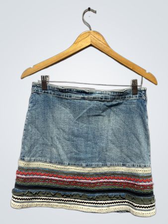 刺繍トリム付きデニムスカート