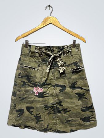 Falda de camuflaje Miss Sixty con detalle de flor