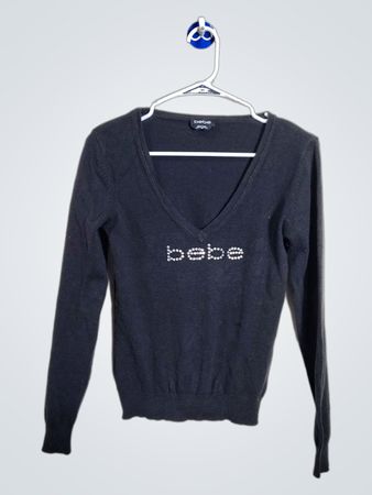 Bebe V-Ausschnitt Strass-Logo-Pullover