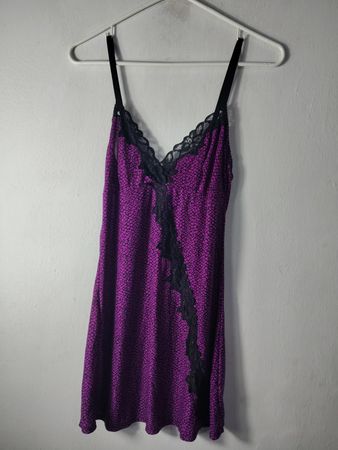 Robe d'été à imprimé noir violet avec bord en dentelle