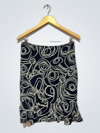 「CHICO'S ブラック＆ホワイトパターンのラッフルヘムスカート」