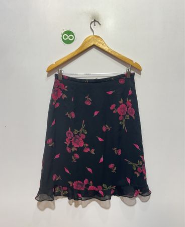 Saia com Abertura em Camadas e Estampa Floral Preta Rockmans