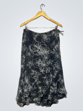 Saia Midi Preta com Estampa Floral West End