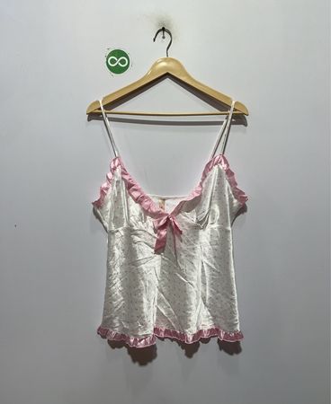 Camisete de Poás Branca Satin Indulgence com Detalhe em Renda Rosa