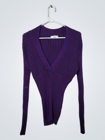 Es ist unsere Zeit lila geripptes V-Ausschnitt Sweatshirt