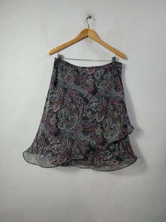 Gonna a balze con stampa paisley di Karin Stevens